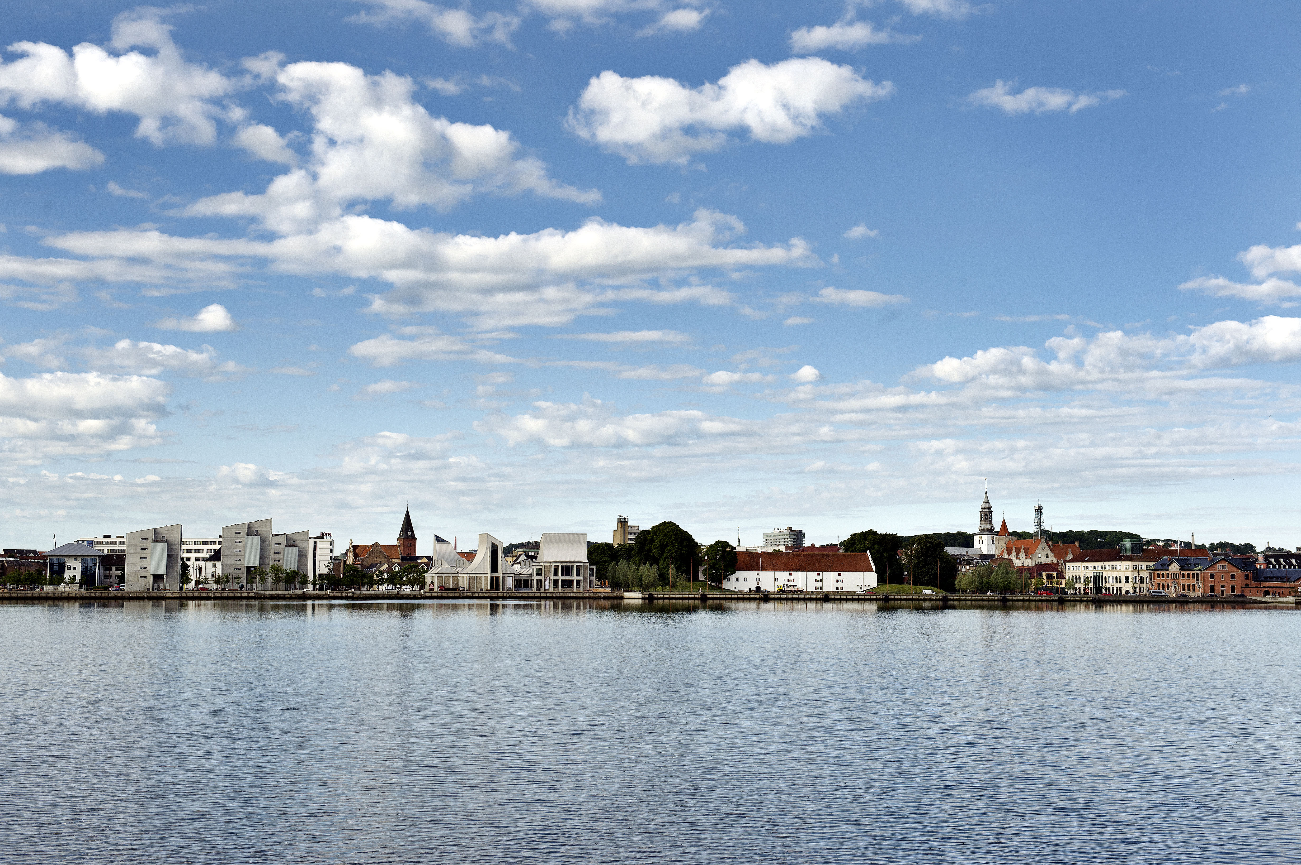 Aalborg havnefront set fra vandet