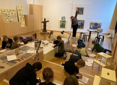 På Kunsten Elever tegner skitser efter model foto Jens Bak Rasmussen